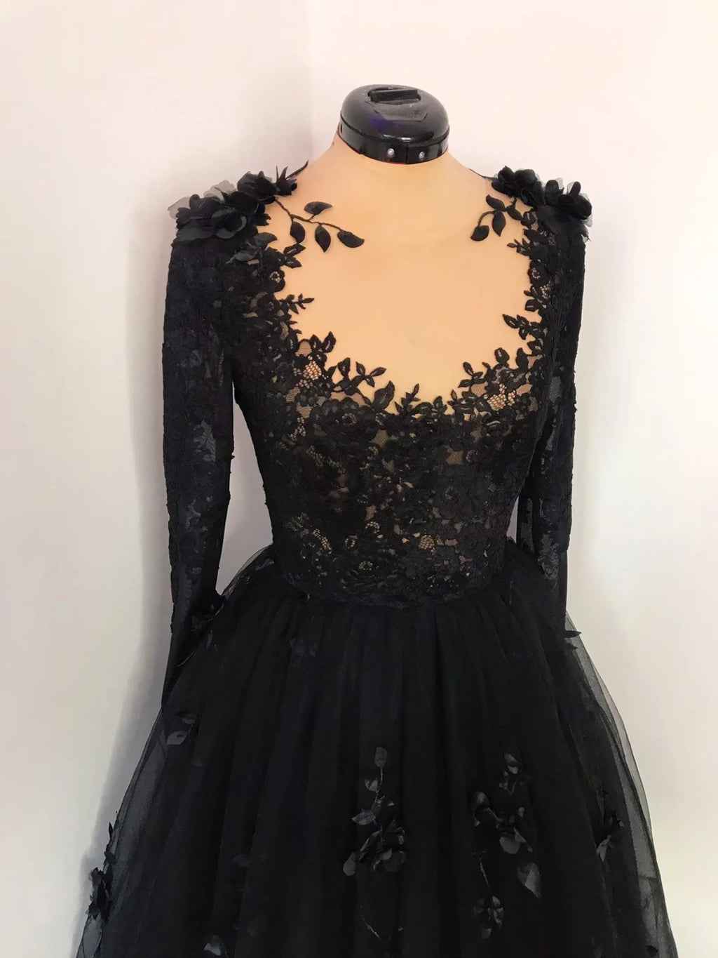 Black Luxury Gothic Wedding Dress 3D Floral Lace Tulle Sweep Train SW551