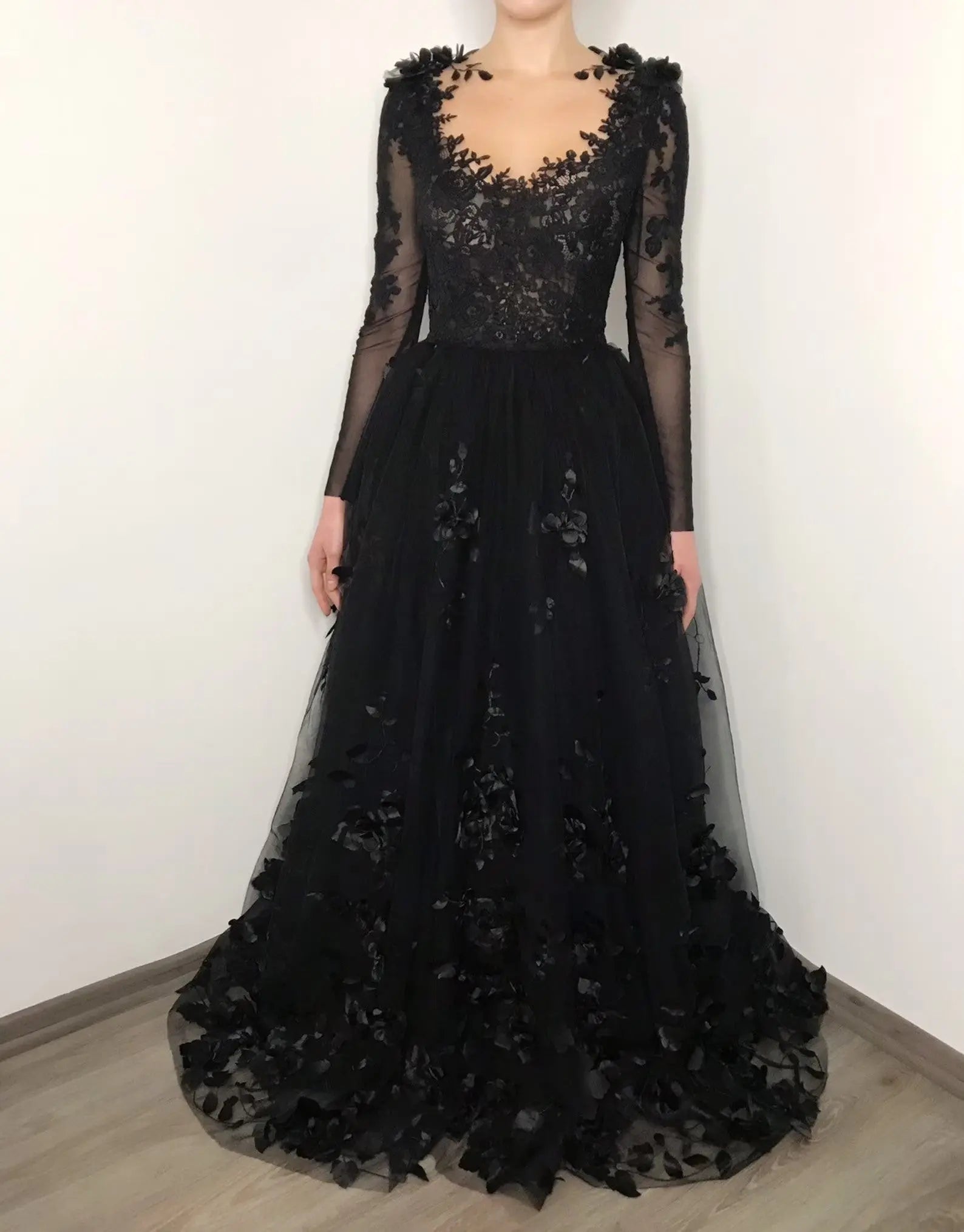 Black Luxury Gothic Wedding Dress 3D Floral Lace Tulle Sweep Train SW551