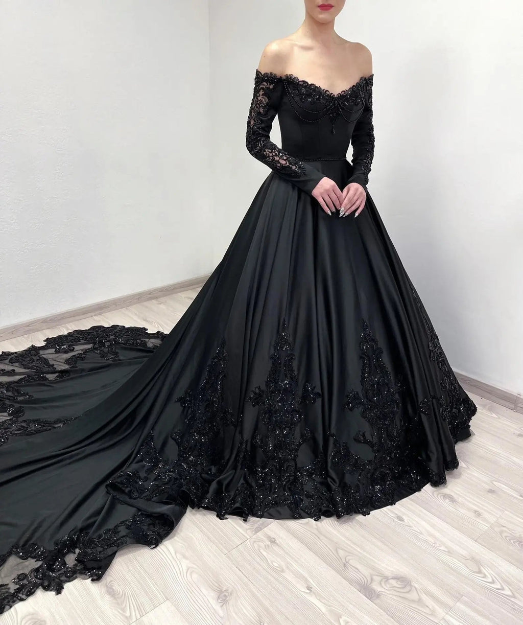 Black Luxury Gothic Wedding Dress Heavy Beading Lace Ball Gown SW558