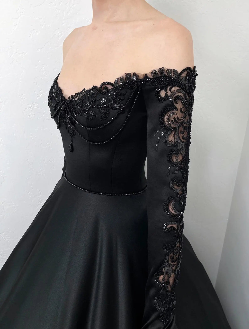 Black Luxury Gothic Wedding Dress Heavy Beading Lace Ball Gown SW558