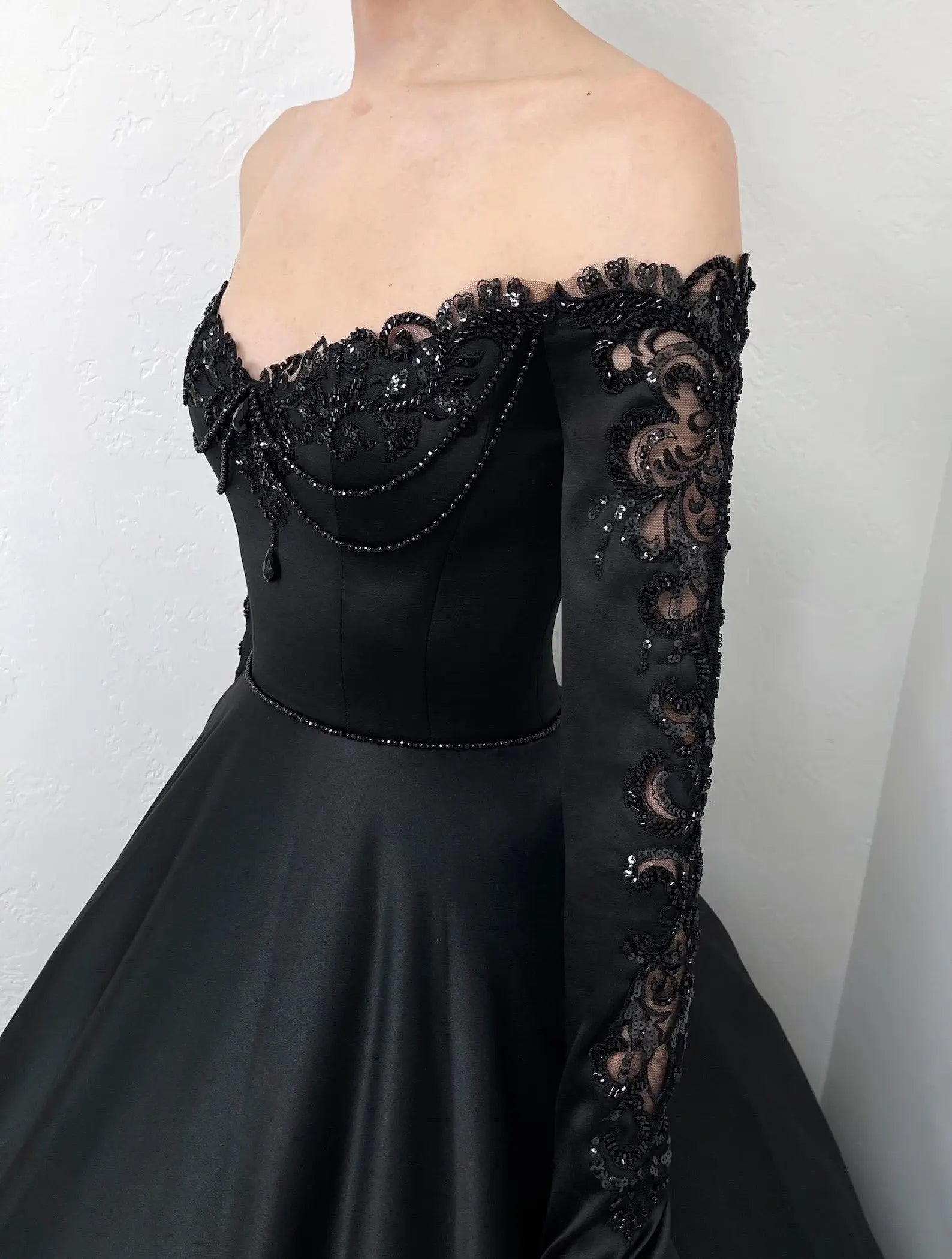 Black Luxury Gothic Wedding Dress Heavy Beading Lace Ball Gown SW558