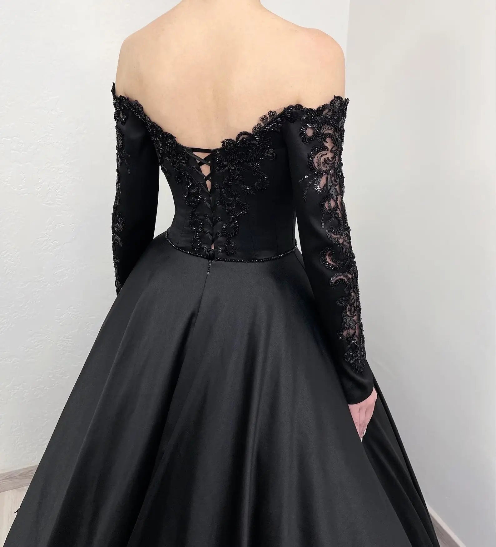 Black Luxury Gothic Wedding Dress Heavy Beading Lace Ball Gown SW558