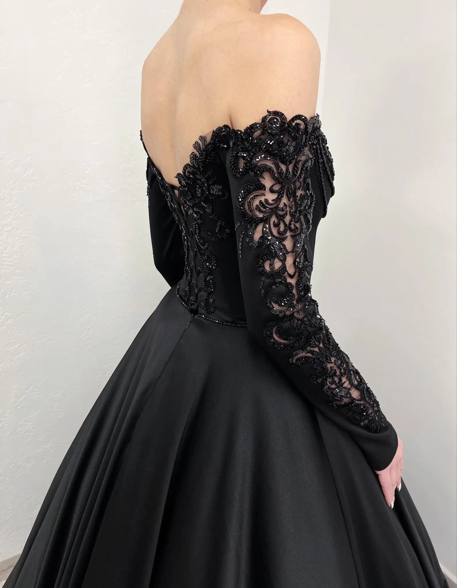 Black Luxury Gothic Wedding Dress Heavy Beading Lace Ball Gown SW558