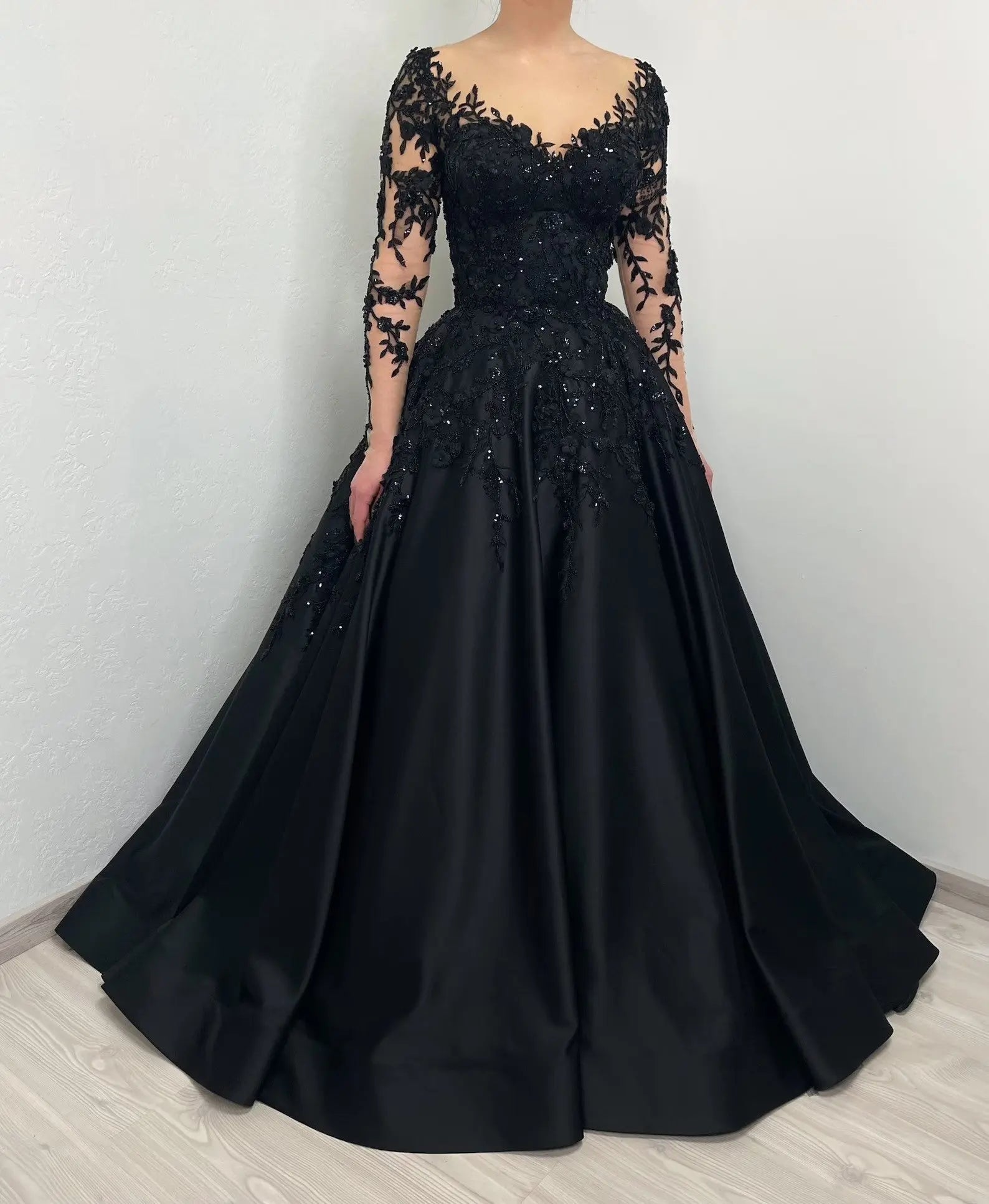 Black Luxury Gothic Wedding Dress Bridal Gown Heavy Beading  SW559