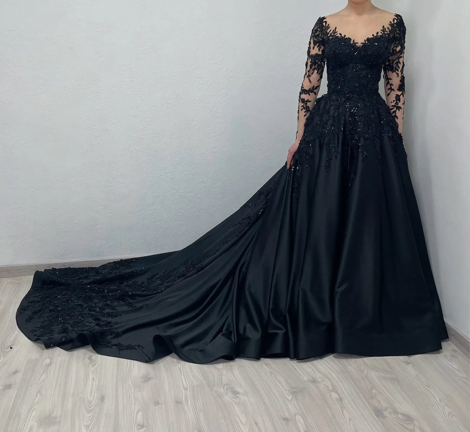 Black Luxury Gothic Wedding Dress Bridal Gown Heavy Beading  SW559