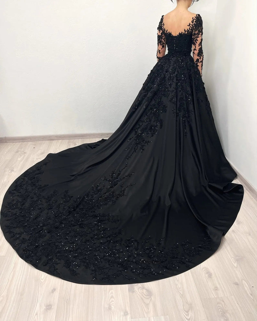 Black Luxury Gothic Wedding Dress Bridal Gown Heavy Beading  SW559