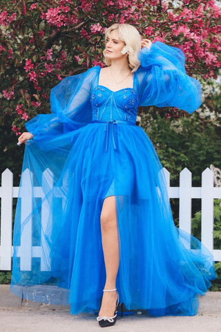 Langes Ballkleid aus Tüll mit Spitzenapplikationen und Schlitz, Blau, PSK468