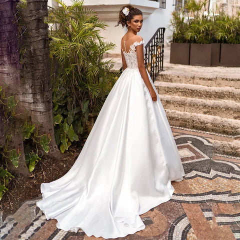Boho Wedding Dress Cap Sleeves Illusion Neck Appliqued Satin Bridal Dress Beach Princess Plus Size Wedding Gowns Custom Mad
