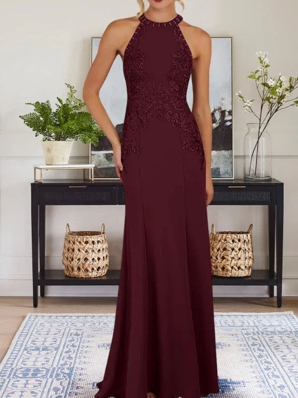 Vestido largo de madre de la novia con cuello halter y apliques en azul polvoriento