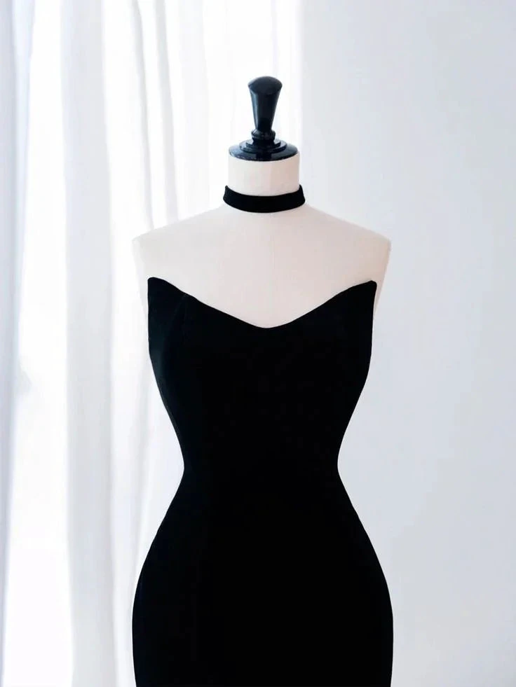 Black strapless dress on mannequin with choker, ZAPDRESS fashion display