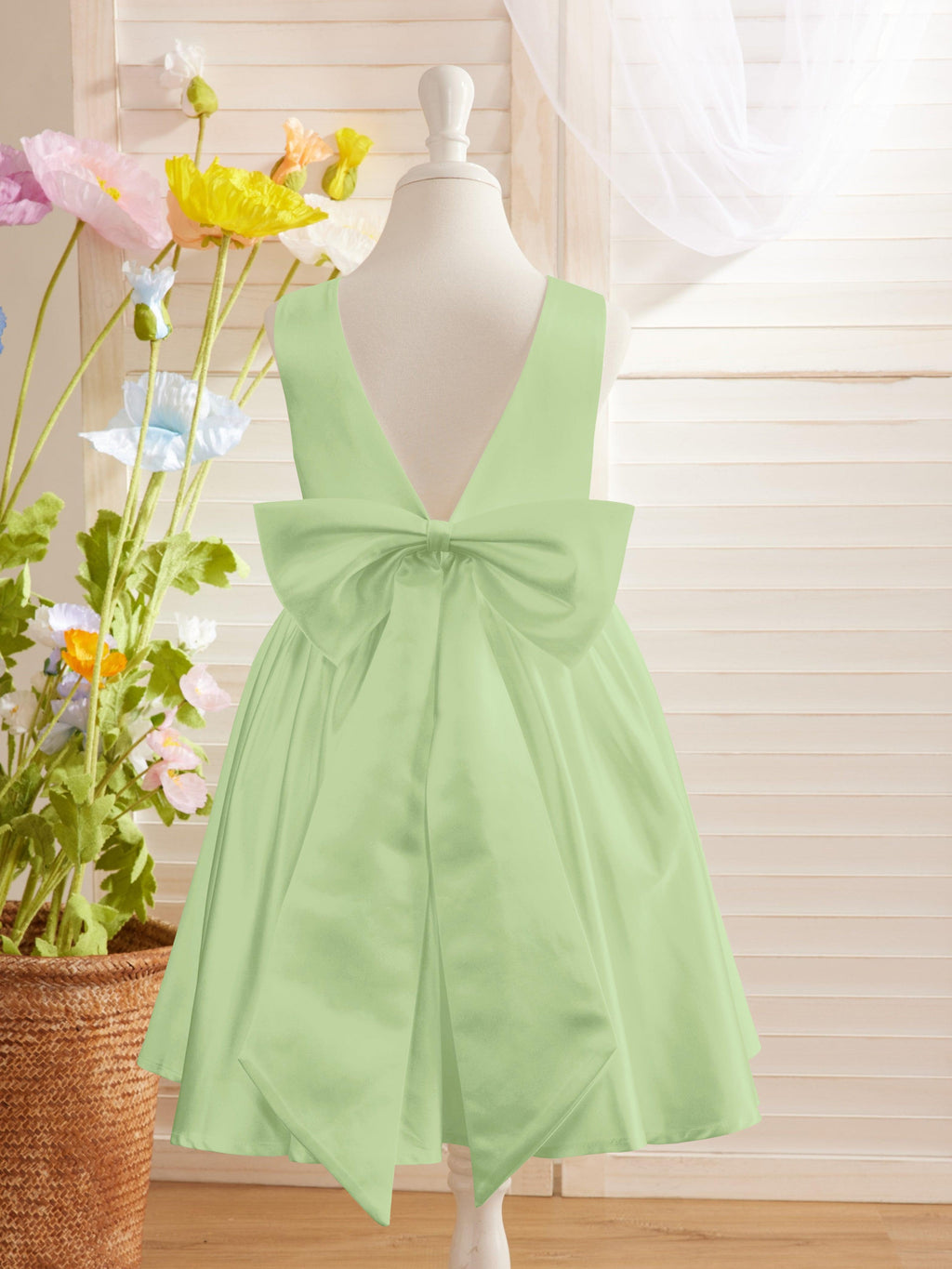 Elegant A-line Satin V-Back Bow Knee-length Flower Girl Dress - photo 5