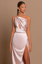 Schlichtes A-Linien-Ballkleid mit einer Schulter und Schlitz aus Satin