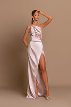 Schlichtes A-Linien-Ballkleid mit einer Schulter und Schlitz aus Satin