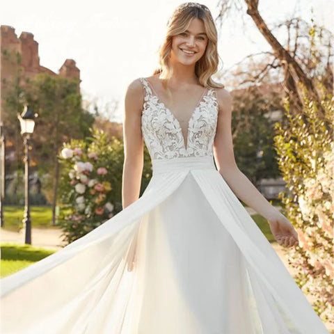 Vestidos de novia de encaje de gasa con escote en V profundo, vestido de novia de corte A sin mangas, vestido de novia bohemio con botones y espalda descubierta, hecho a medida 