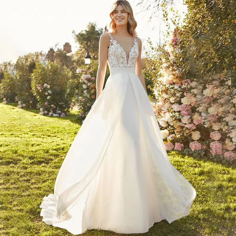 Vestidos de novia de encaje de gasa con escote en V profundo, vestido de novia de corte A sin mangas, vestido de novia bohemio con botones y espalda descubierta, hecho a medida 