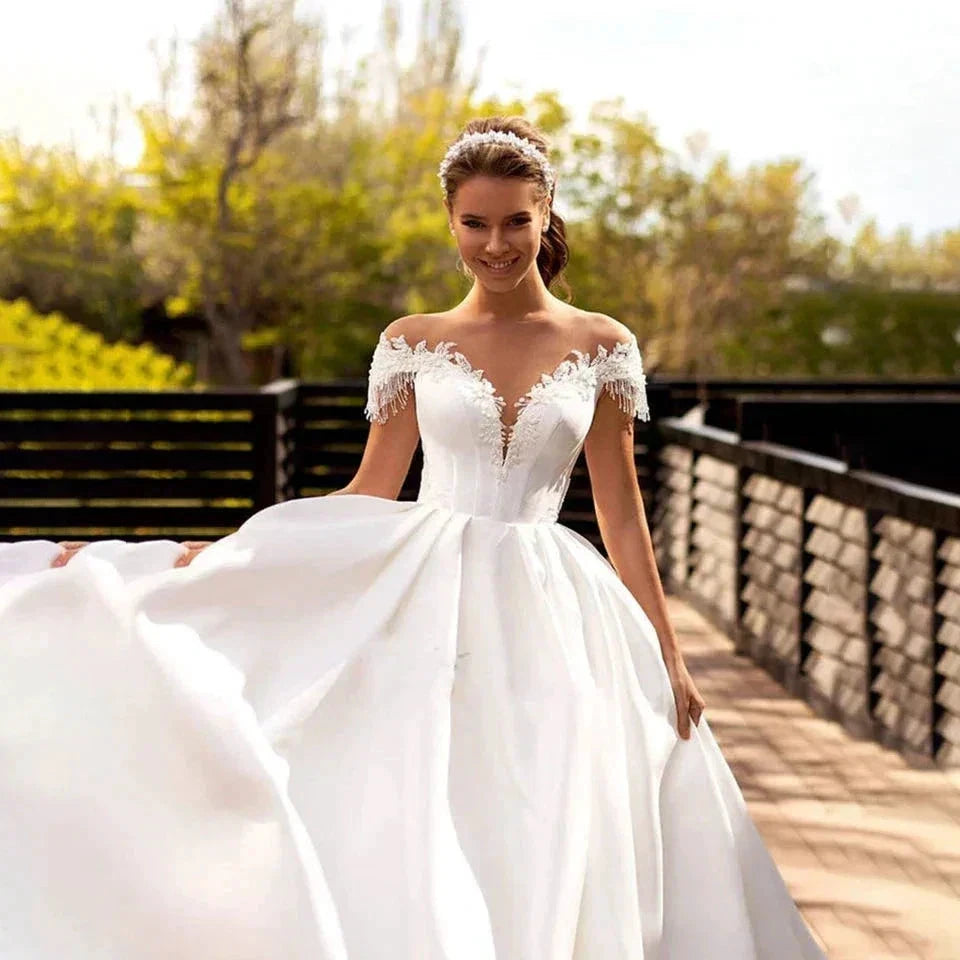 Custom Made Princess Wedding Dress A Line Beaded Lace Appliques Bride Dresses Illusion Back Party Dress Long Train Wedding Gowns by payinti