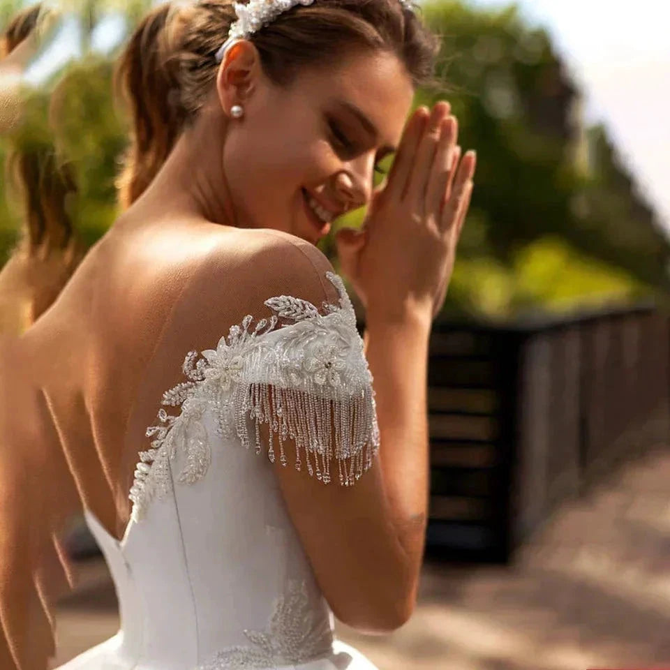 Custom Made Princess Wedding Dress A Line Beaded Lace Appliques Bride Dresses Illusion Back Party Dress Long Train Wedding Gowns by payinti