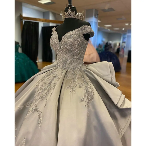Lujoso vestido de quinceañera plateado con hombros descubiertos, vestido de fiesta plateado Y1157