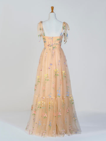 Bodenlanges Ballkleid mit Herzausschnitt und Tüllstickerei und Blumenmuster