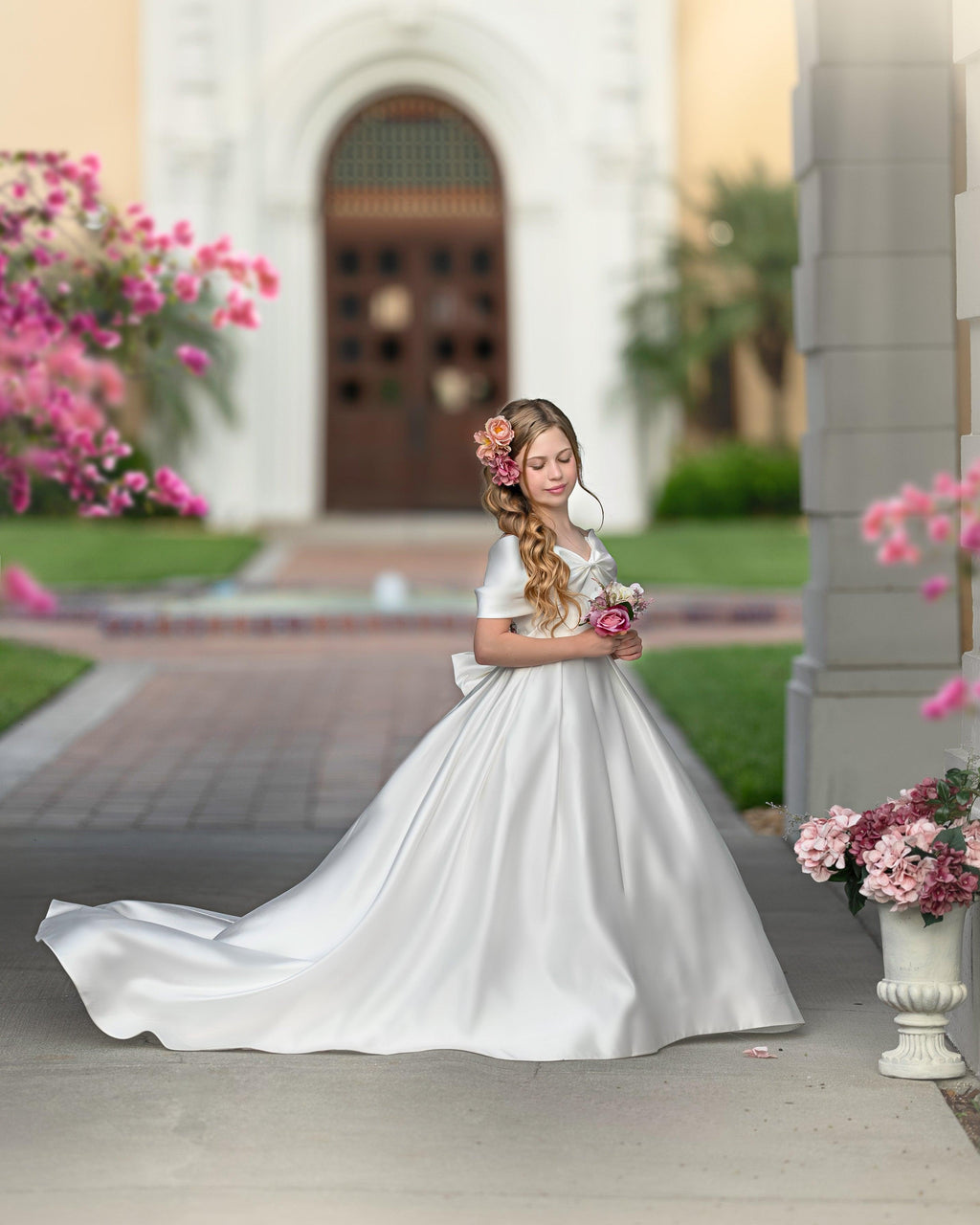 Elegant Ivory Satin Princess Ball Gown with Sweep Train and Bow for Flower Girls - photo 5