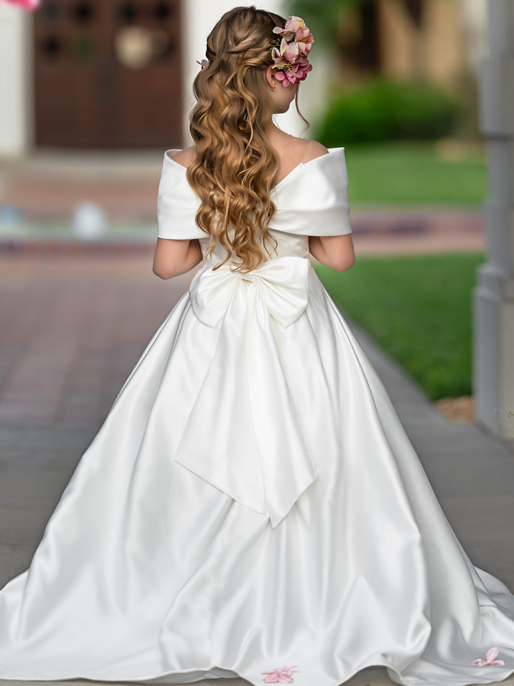 Elegant Ivory Satin Princess Ball Gown with Sweep Train and Bow for Flower Girls - photo 3