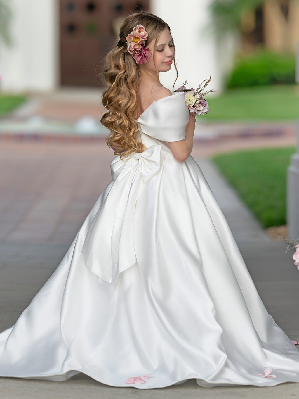 Elegant Ivory Satin Princess Ball Gown with Sweep Train and Bow for Flower Girls - photo 4