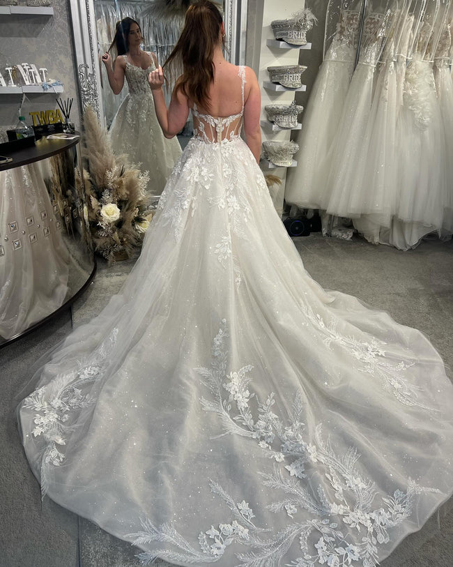 Designer White A-line  Spaghetti Straps Sleeveless Tulle Wedding Dresses With Lace Main Image