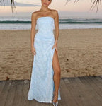 فستان سهرة طويل أزرق أنيق بدون أكتاف من الساتان بطبعة زهور، تصميم ضيق مع شق، موديل Y8152