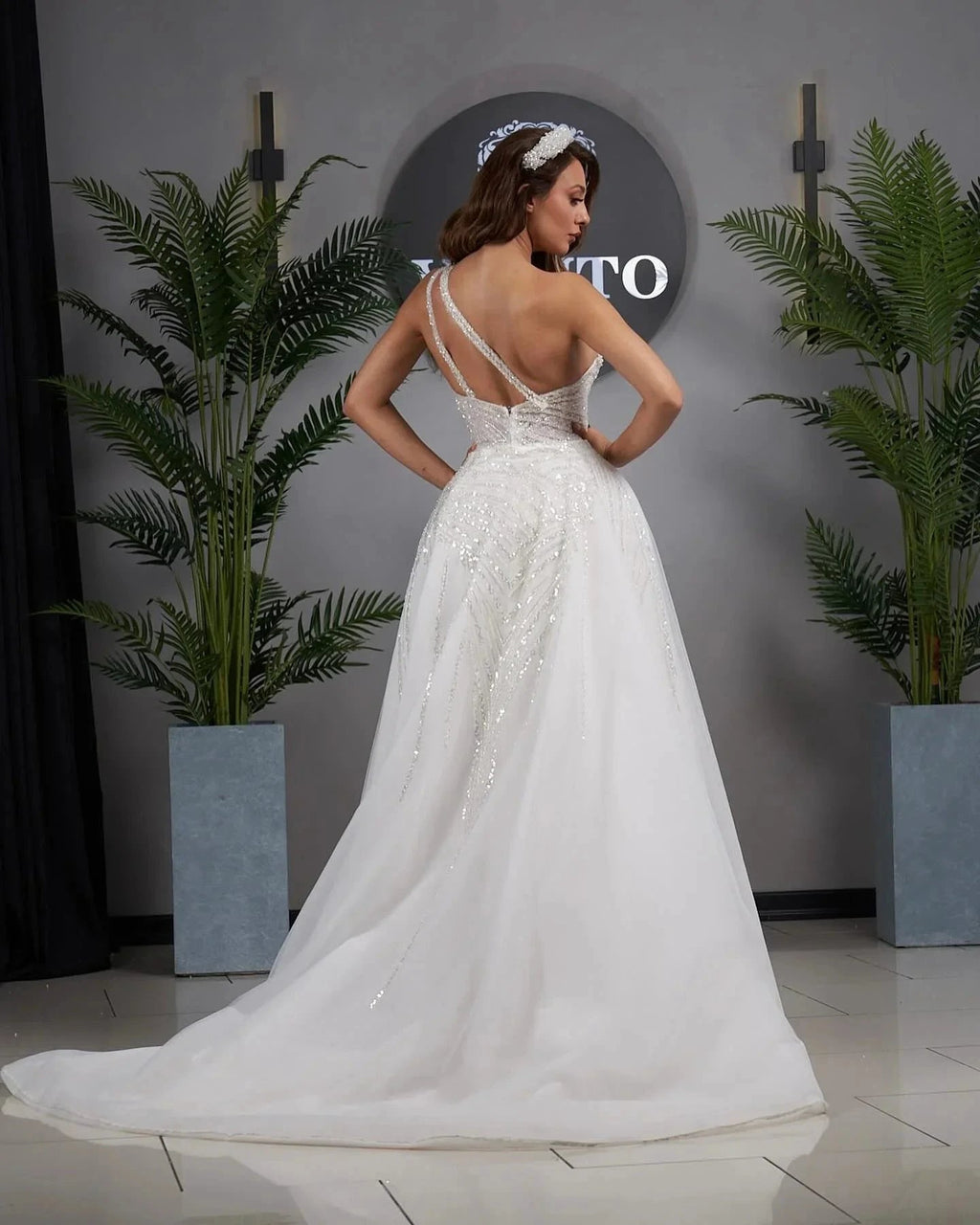 Elegant A-line One Shoulder Sleeveless Appliques Tulle Wedding Dress Woman by misshow.com