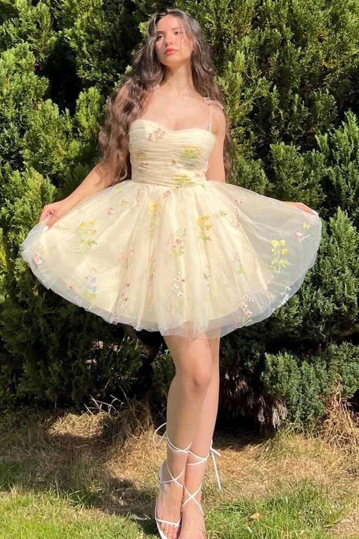 Elegant Short A-line Spaghetti Straps Sleeveless Appliques Tulle Homecoming Dress by misshow.com