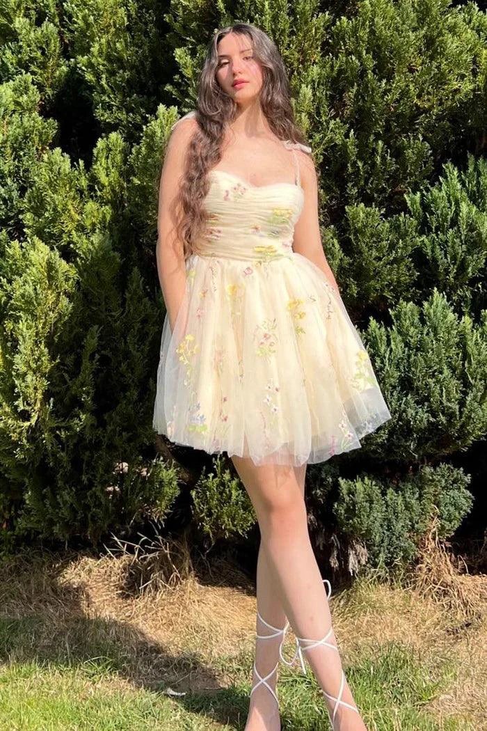 Elegant Short A-line Spaghetti Straps Sleeveless Appliques Tulle Homecoming Dress by misshow.com