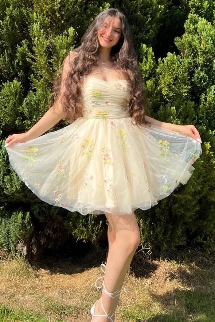 Elegant Short A-line Spaghetti Straps Sleeveless Appliques Tulle Homecoming Dress by misshow.com