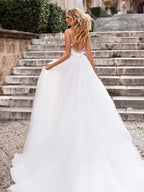 Elegant V Neck Spaghetti Strap Wedding Dresses 2022 New Arrival Beading Sleeveless Backless Bridal Gowns Sweep Train For Women