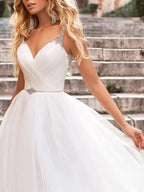 Elegant V Neck Spaghetti Strap Wedding Dresses 2022 New Arrival Beading Sleeveless Backless Bridal Gowns Sweep Train For Women