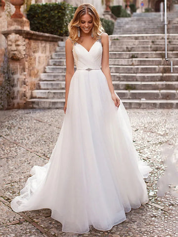 Elegant V Neck Spaghetti Strap Wedding Dresses 2022 New Arrival Beading Sleeveless Backless Bridal Gowns Sweep Train For Women