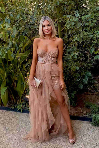Saanvi | Elegante vestido de fiesta de tul con volantes escalonados en tono óxido
