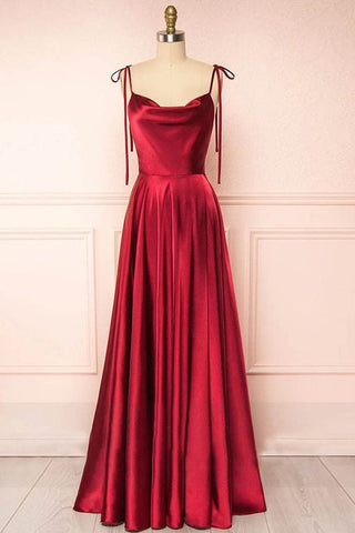 Vestido de fiesta largo de seda con escote vuelto y corte en A 
