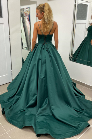 Nicole |A-Linien-Ballkleid aus Satin in Jägergrün mit V-Ausschnitt
