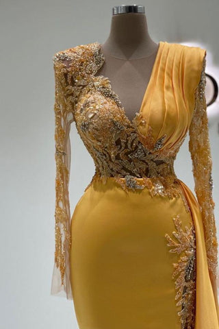 Elegante vestido de fiesta de satén estilo sirena con mangas largas y escote en V y cola