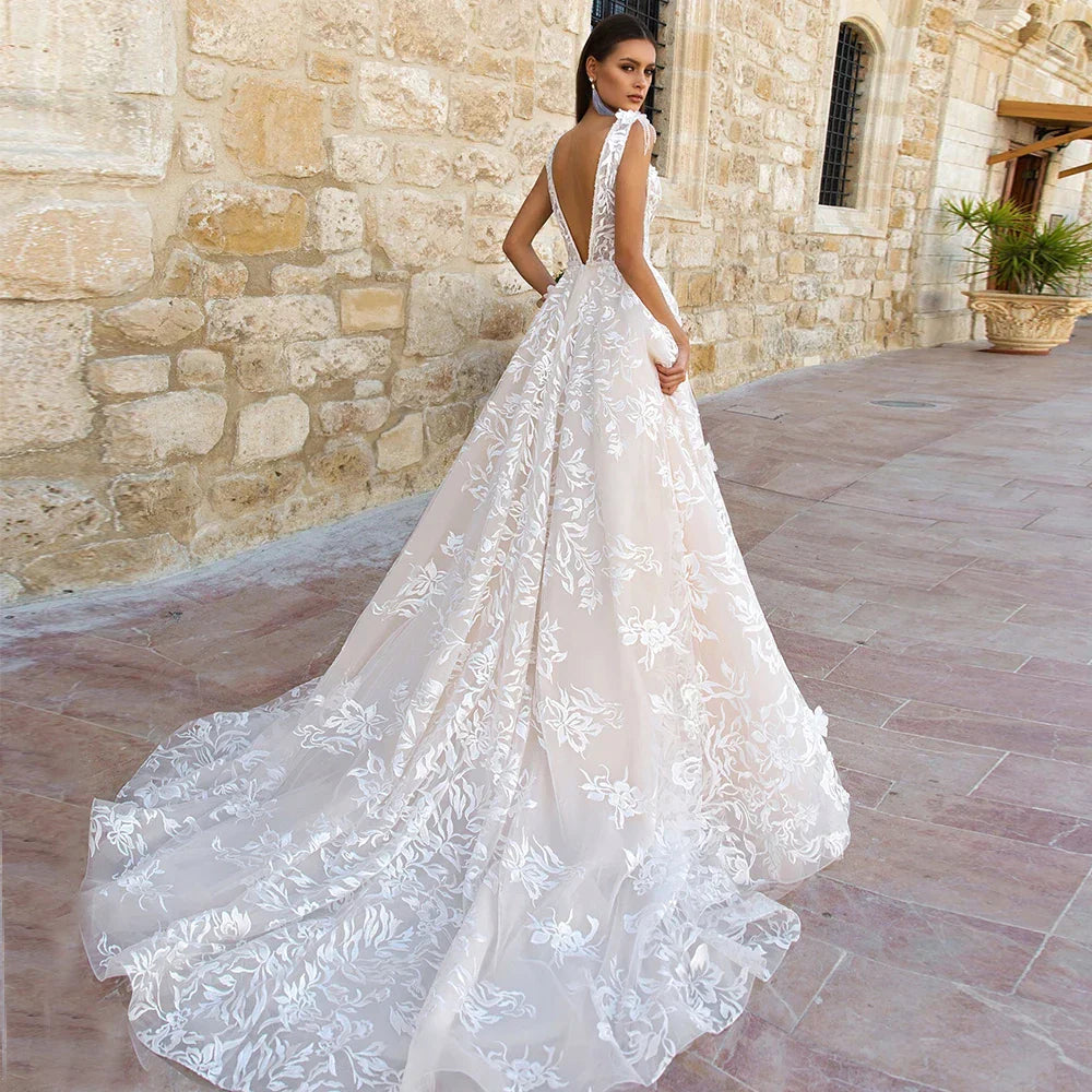Gorgeous A-line Tulle Appliques Lace Wedding Dress V-neck Vestidos De Novia Open Back Princess Vestido De Noiva