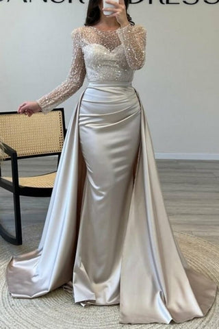 Wunderschönes langes, mit Perlen und Pailletten besetztes Ballkleid in A-Linie mit langen Ärmeln