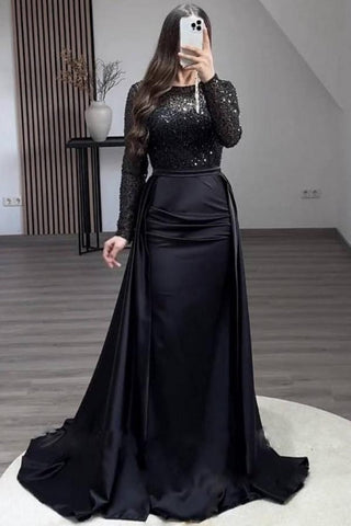 Wunderschönes langes, mit Perlen und Pailletten besetztes Ballkleid in A-Linie mit langen Ärmeln