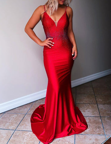 Deborah | Vestido de fiesta de satén con cuentas y tirantes finos estilo sirena