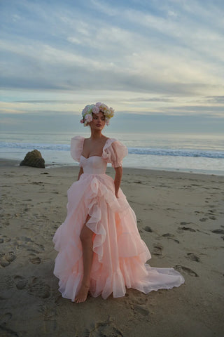 Vestido de fiesta de organza con abertura alta y cola SYP181