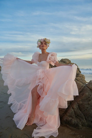 Vestido de fiesta de organza con abertura alta y cola SYP181