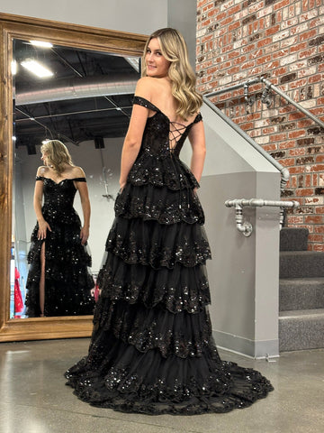 Vestido de fiesta estilo princesa con hombros descubiertos, corsé y volantes de encaje
