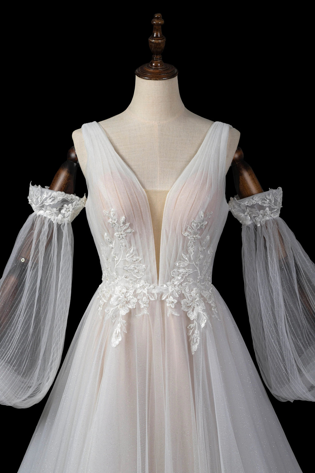 Elegant Ivory V-Neck Detachable Puff Sleeve Lace Tulle Wedding Dress with Train SW708