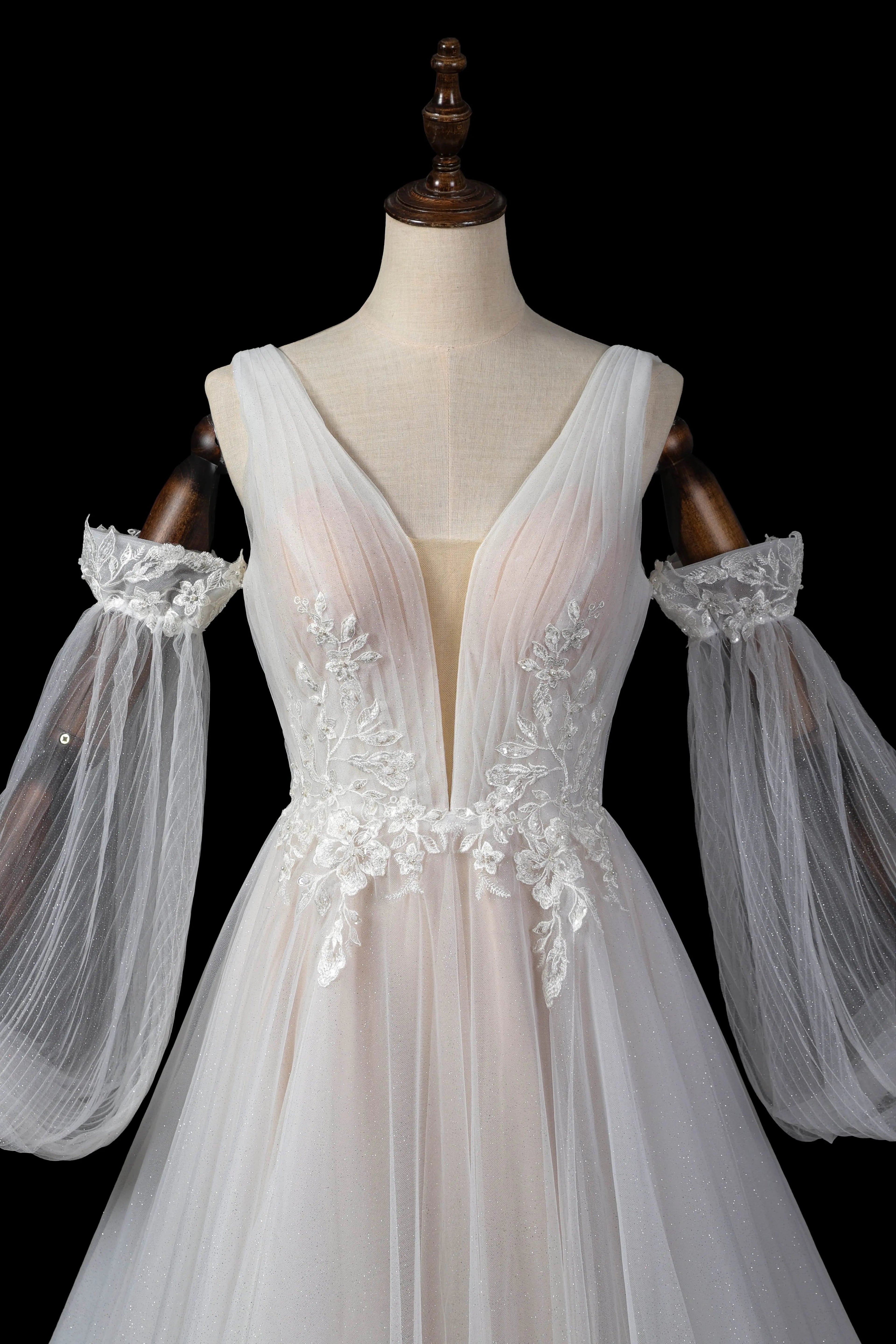 Elegant Ivory V-Neck Detachable Puff Sleeve Lace Tulle Wedding Dress with Train SW708