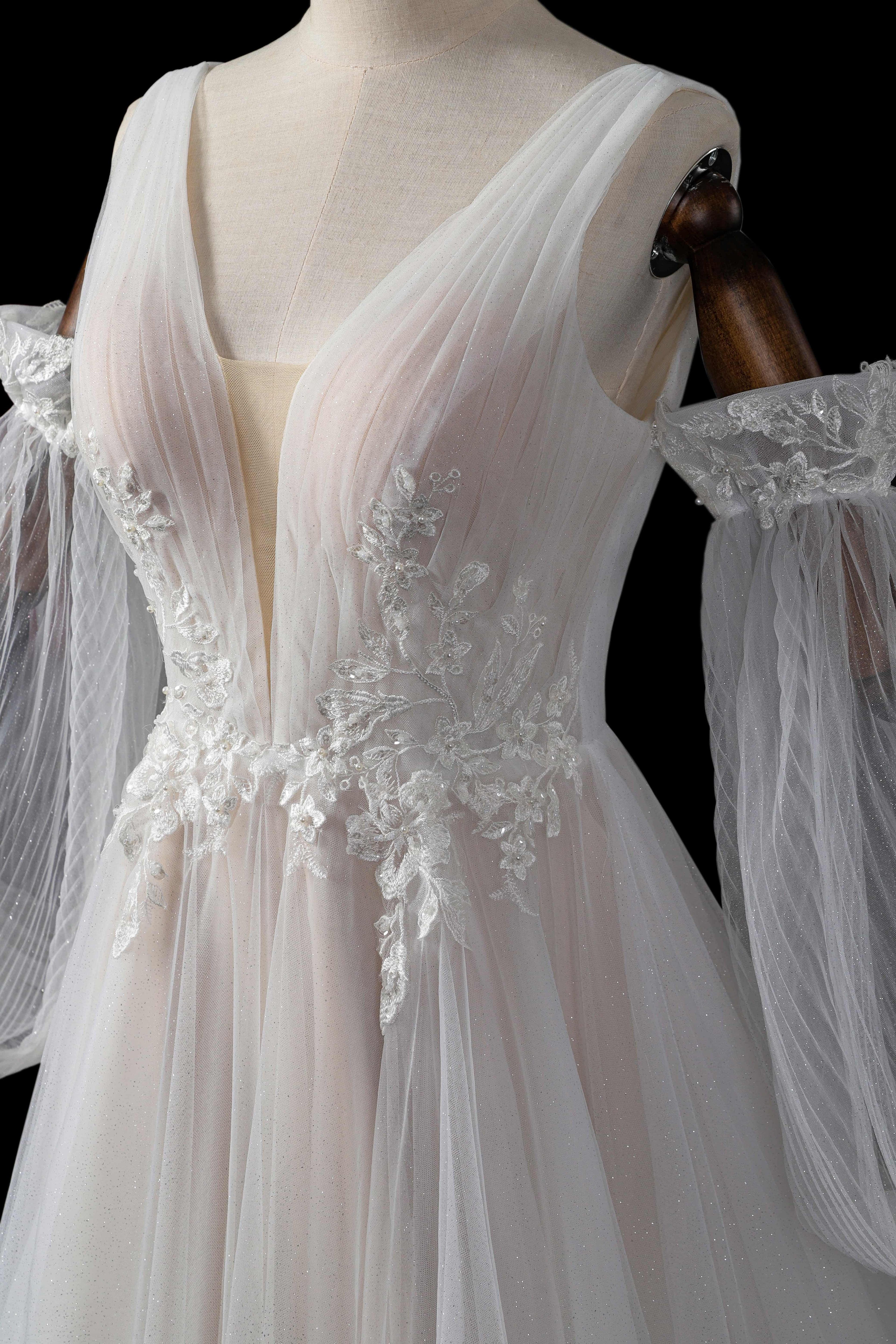 Elegant Ivory V-Neck Detachable Puff Sleeve Lace Tulle Wedding Dress with Train SW708