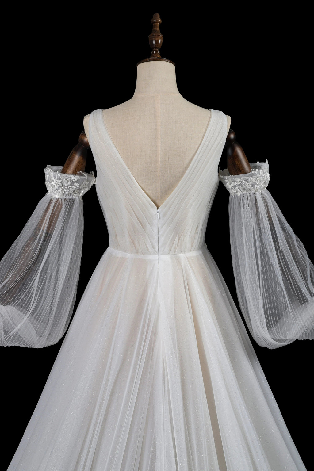 Elegant Ivory V-Neck Detachable Puff Sleeve Lace Tulle Wedding Dress with Train SW708